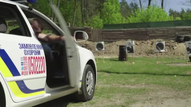 Výcvik policejního důstojníka. Kyjev. Ukrajina. — Stock video