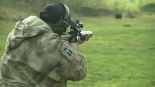 Shooter with a rifle while shooting — Stock Video