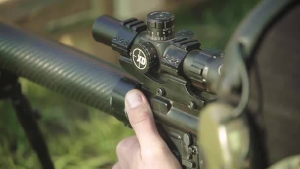 Rifle schieten. Langzame beweging. Close-up. — Stockvideo