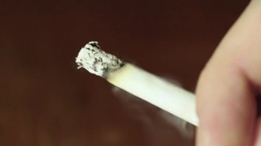 Sigara içiyorum. Makro yakın plan..
