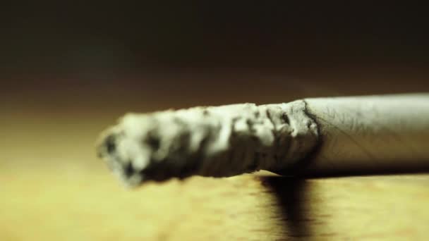 Fumar tabaco cigarro close-up macro . — Vídeo de Stock