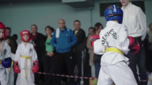 Taekwondo-tävlingar. Barn. Kiev. Ukraina — Stockvideo