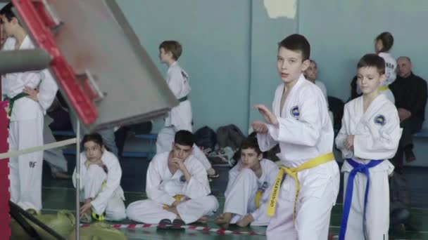 Tekvando yarışmaları. Çocuklar işte. Ağır çekim. Kyiv. Ukrayna — Stok video