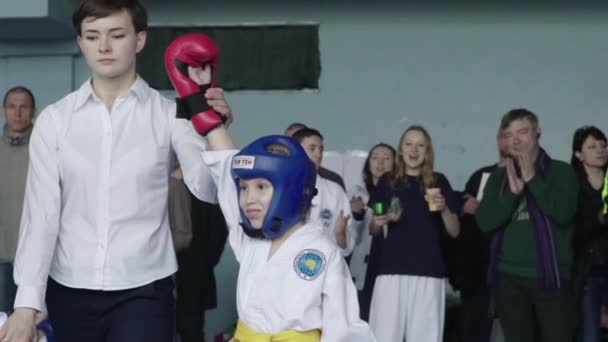 Konkursy Taekwondo. Dzieci. Zwolnij trochę. Kijów. Ukraina — Wideo stockowe