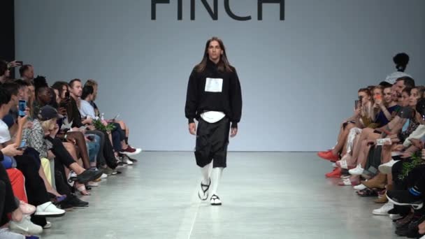 Male model walks on the catwalk during a fashion show. Slow motion. — 비디오