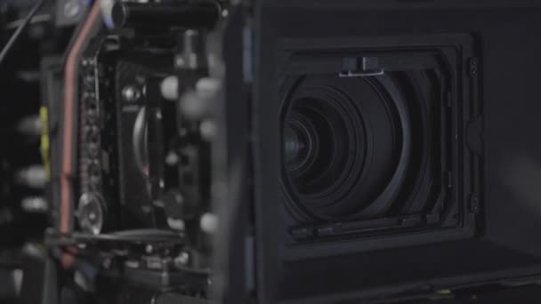 Camera tijdens het filmen. Filmmaken. Schieten. Filmproductie. — Stockvideo