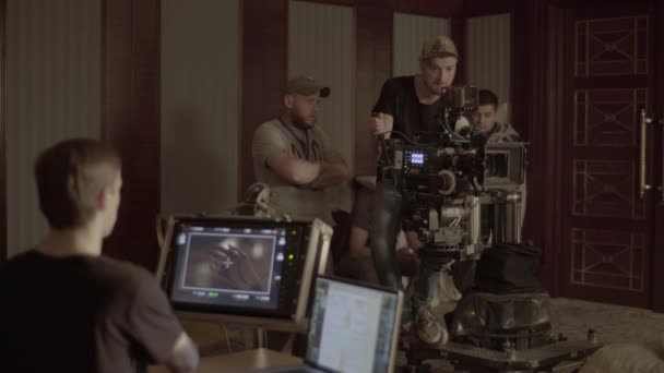 Filmcrew tijdens het filmen. Filmmaken. Schieten. Filmproductie — Stockvideo