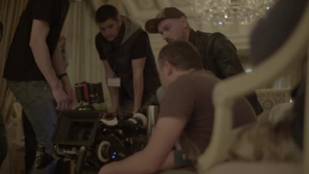 Filmcrew tijdens het filmen. Filmmaken. Schieten. Filmproductie — Stockvideo