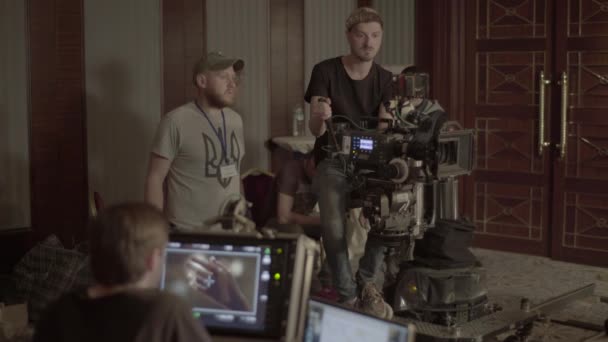 Filmcrew tijdens het filmen. Filmmaken. Schieten. Filmproductie — Stockvideo