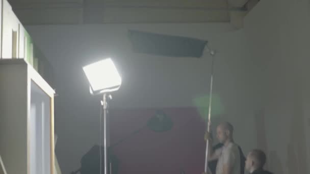 Oświetlenie na planie filmu podczas kręcenia. Kręcenie filmów. Strzelanie. — Wideo stockowe