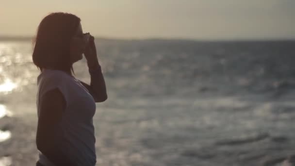 Une fille près de la mer. Sozopol. Bulgarie — Video