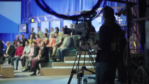 Nagrywanie programów telewizyjnych w studiu TV — Wideo stockowe