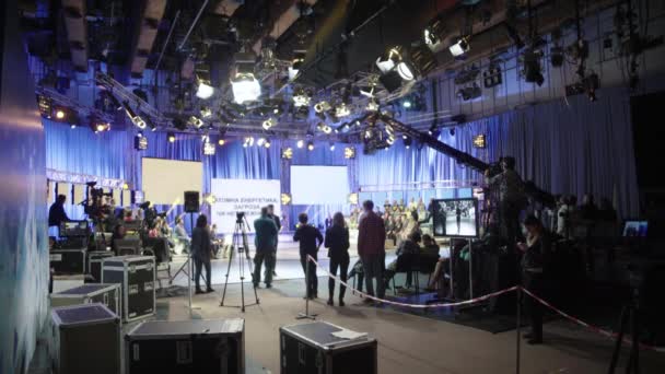 Recording TV shows in a TV studio — Stock Video