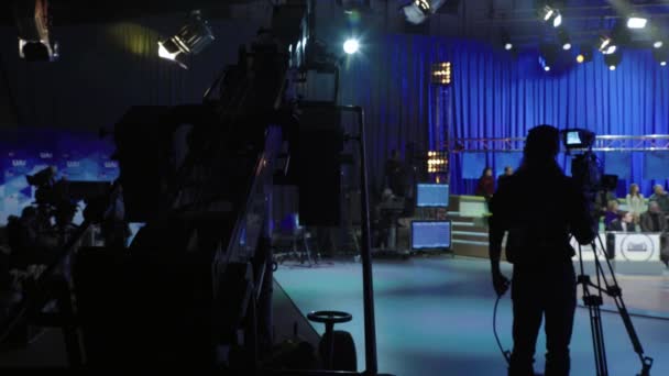 Gravação de programas de TV em um estúdio de TV — Vídeo de Stock