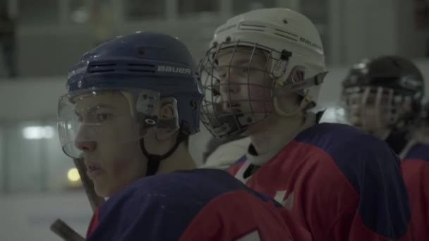 Partita di hockey. Giocatori di hockey durante il gioco — Video Stock