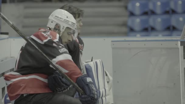 Partido de hockey. Jugadores de hockey durante el juego — Vídeos de Stock