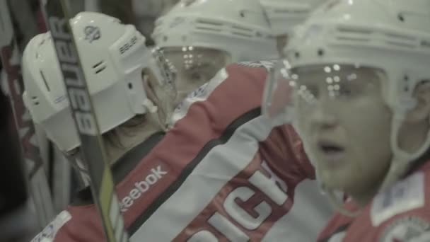 Hockeymatch. Hockeyspelare under spelet — Stockvideo