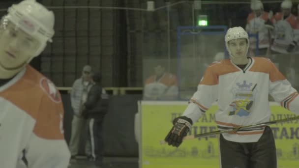 Match de hockey dans l'arène de glace. Au ralenti. Kiev. Ukraine — Video