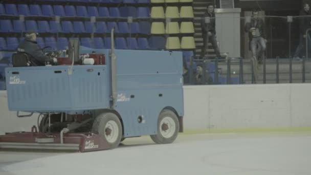 王牌竞技场上的雪机 — 图库视频影像