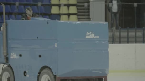 Máquina de neve na arena ace — Vídeo de Stock