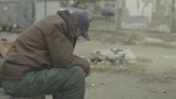 Een dakloze zwerver. Armoede. Vagrantie. Kiev. Oekraïne. — Stockvideo