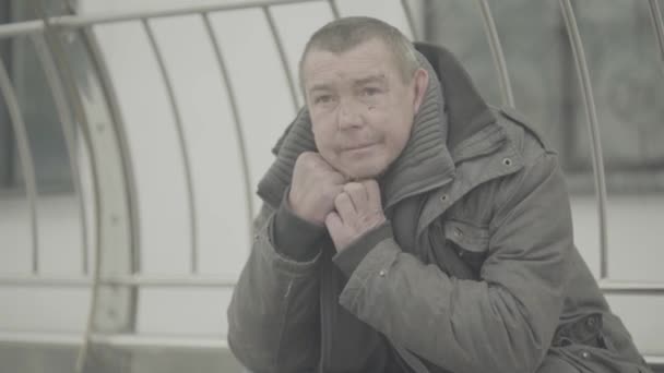 Mendiant clochard de SDF. La pauvreté. Un vagabondage. Kiev. Ukraine. — Video
