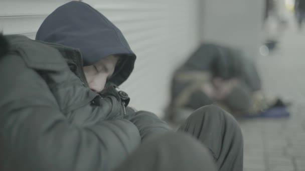 Mendiant clochard de SDF. La pauvreté. Un vagabondage. Kiev. Ukraine. — Video