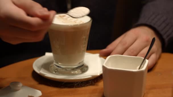 Heißgetränk Kaffee. Nahaufnahme. — Stockvideo