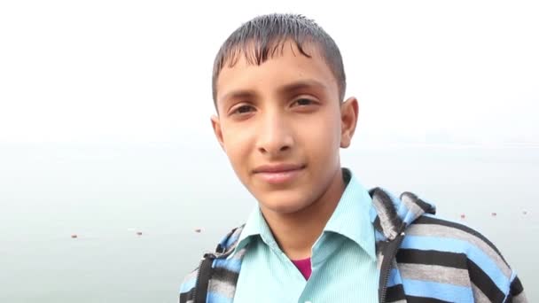 Indischer Junge. Nahaufnahme. Indien. — Stockvideo