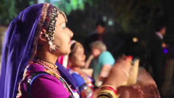 Femme danseuse indienne dansant la danse nationale. Inde . — Video