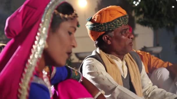Індійський вуличний музикант. Індія — стокове відео