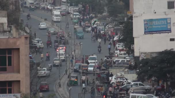 Hindistan 'ın şehir manzarası. Şehrin caddesi. Hindistan halkı. Asya. — Stok video