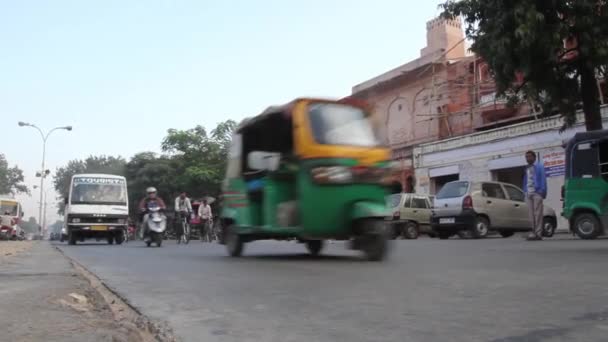 Indiai városkép. A város utcája. India népe. Ázsia. — Stock videók