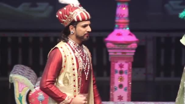 Actuación en el teatro indio. Agra. Cultura de la India — Vídeo de stock