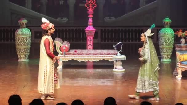 Actuación en el teatro indio. Agra. Cultura de la India — Vídeo de stock