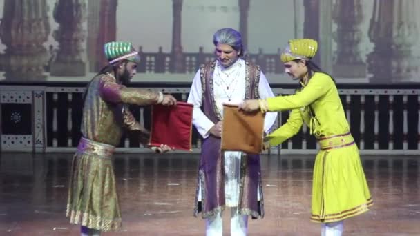 Actuación en el teatro indio. Agra. Cultura de la India — Vídeo de stock