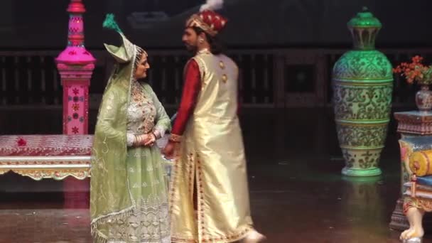 Actuación en el teatro indio. Agra. Cultura de la India — Vídeo de stock