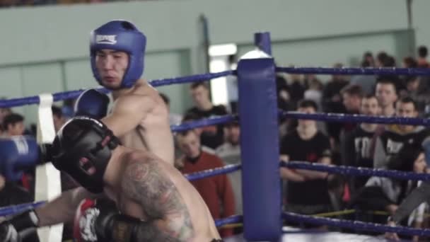 Kickboxing. La rissa sul ring. Competizione. Kiev. Ucraina. Rallentatore — Video Stock