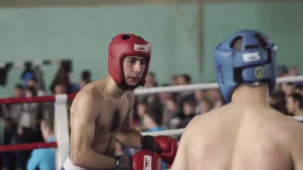 Kickboxing. Walka na ringu. Konkurencja. Kijów. Ukraina. Zwolniony ruch — Wideo stockowe