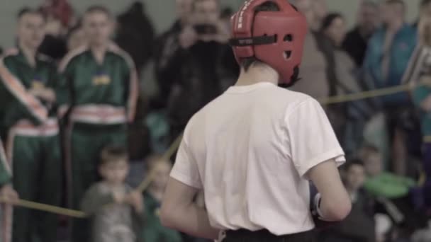 Kickboxing. La pelea en el ring. Competencia. Kiev. Ucrania. Movimiento lento — Vídeos de Stock