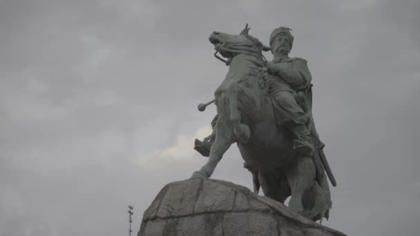 博格丹 · 赫梅利尼茨基纪念碑。 Kyiv 。 乌克兰 — 图库视频影像