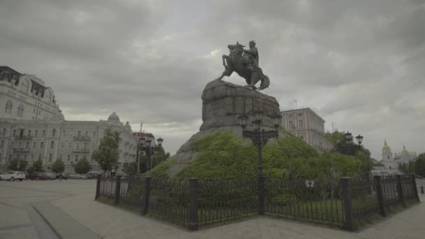 Monumento a Bogdan Khmelnitsky. Kiev. Ucraina — Video Stock
