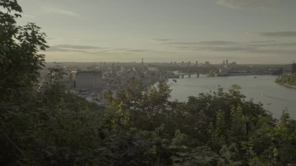 Dnipro folyó. Kijevben. Ukrajna — Stock videók