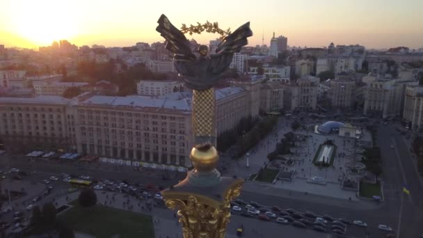 Plaza de la Independencia. Maidan. Monumento. Aérea. Kiev. Ucrania . — Vídeos de Stock