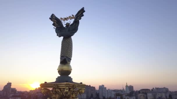 Plaza de la Independencia. Maidan. Monumento. Aérea. Kiev. Ucrania . — Vídeos de Stock