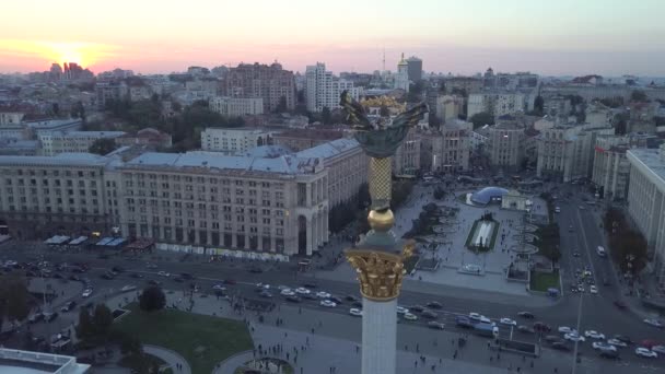 Praça da Independência. Maidan. Monumento. Aéreo. Kiev. Ucrânia . — Vídeo de Stock