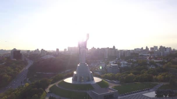 Monumento a la Patria. Aérea. Kiev. Ucrania — Vídeos de Stock