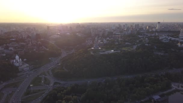 Monument Moederland. Luchtfoto. Kiev. Oekraïne — Stockvideo