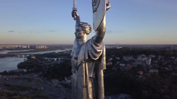 Monument Motherland. Flygplan. Kiev. Ukraina — Stockvideo