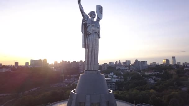 Monument Motherland. Flygplan. Kiev. Ukraina — Stockvideo